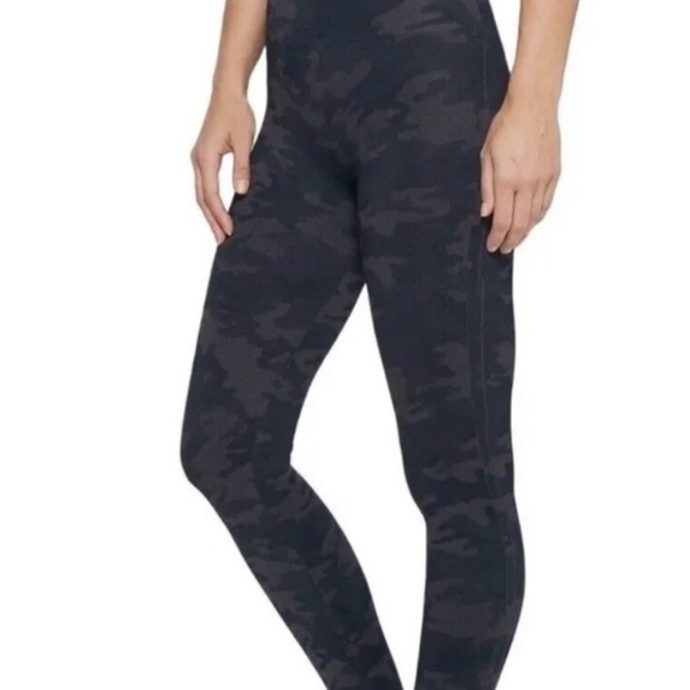 Women's  Spanx‎ Seamless EcoCare Black Camouflage Leggings